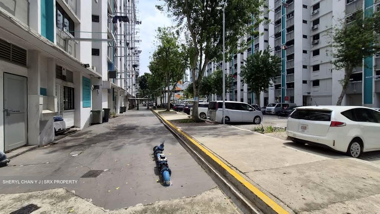 Clementi Avenue 5 (D5), Shop House #589650171